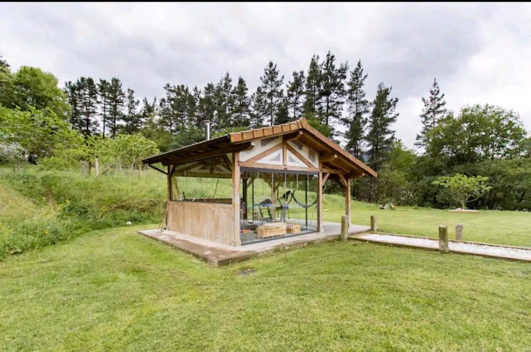 Chalet con piscina climatizada en la naturaleza Areatza Exterior foto