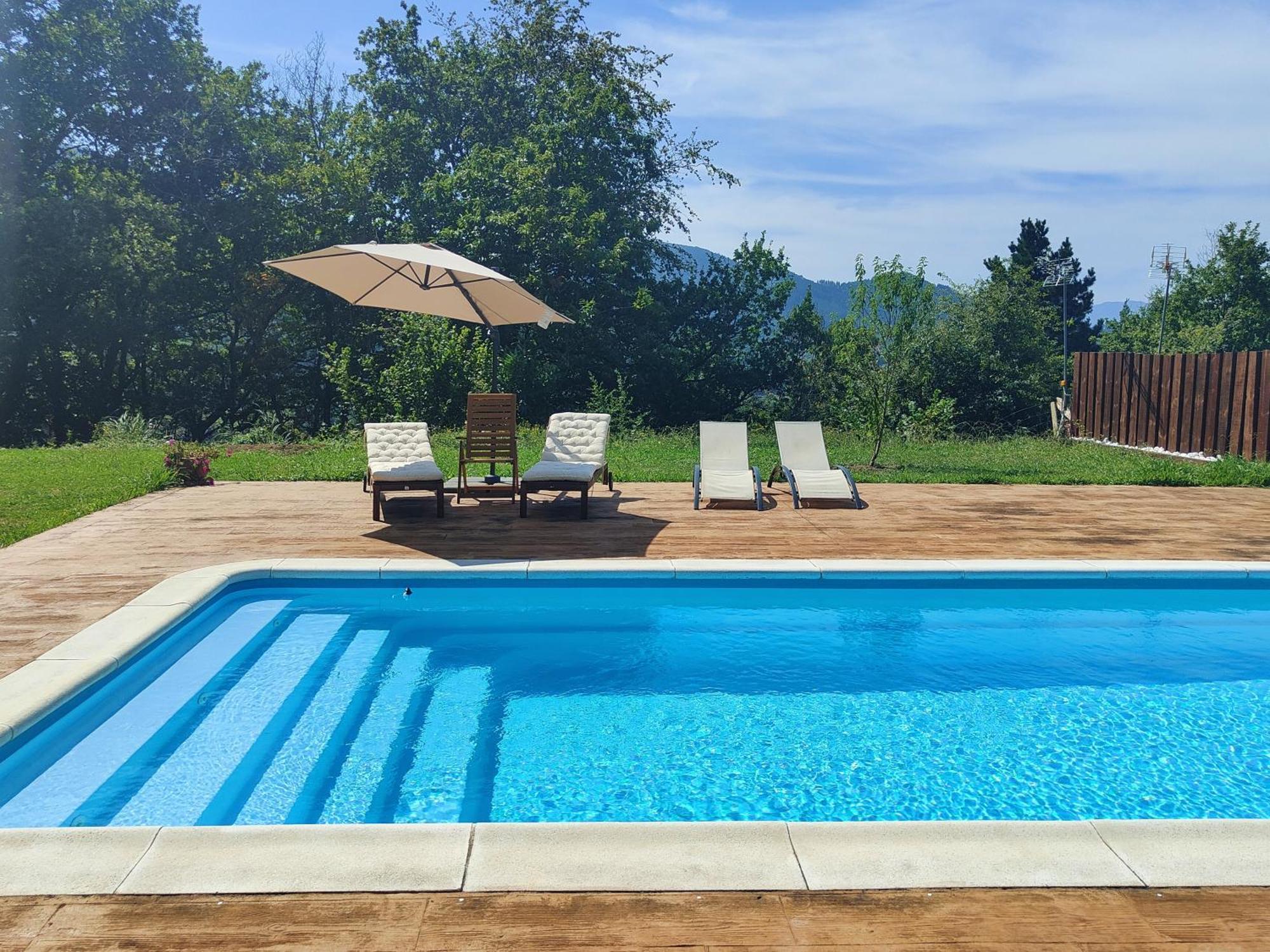 Chalet con piscina climatizada en la naturaleza Areatza Exterior foto